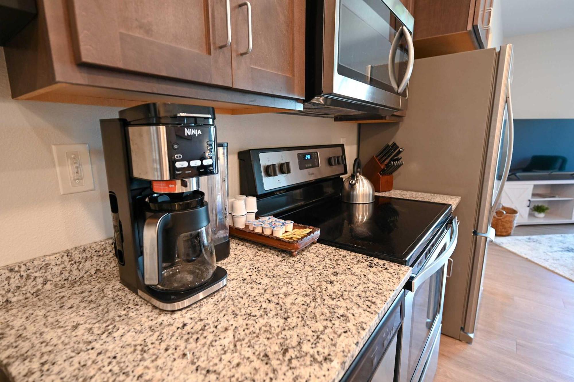 2 Bedroom Brand New Apartment Near Mayo, Park Free Rochester Exterior photo
